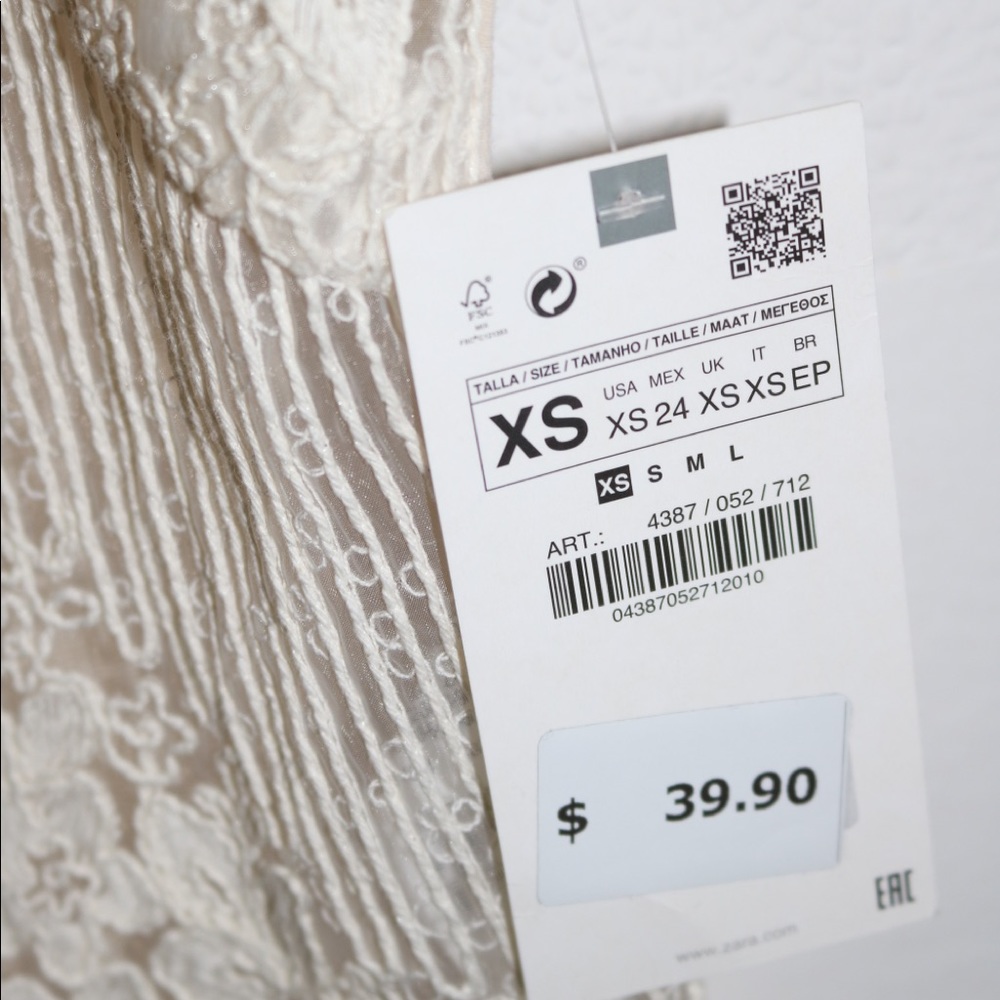 Zara Lace pattern top - Picture 5 of 7